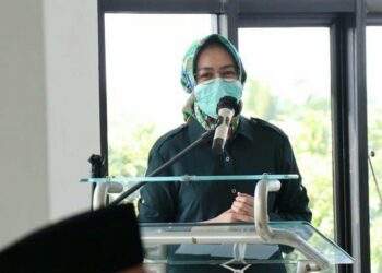 KONPRES: Wali Kota Tangsel Airin Rachmi Diany saat memberikan penjelasan terkait perpanjangan PSBB. (DOK/SATELIT NEWS)