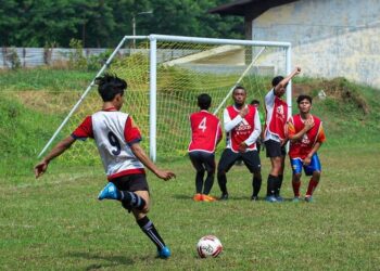 SELEKSI LANJUTAN: Para pemain saat mengikuti seleksi Persikota di Lapangan Argo Pantes, Kota Tangerang. (DOK/SATELIT NEWS)