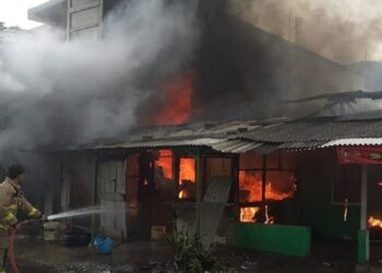 Kompor Diduga Picu Kebakaran Lima Kontrakan dan Ruko