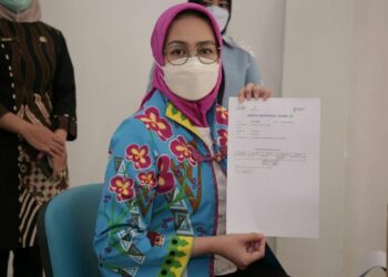 Airin Jalani Vaksin Tahap Kedua di RSU Kota Tangsel