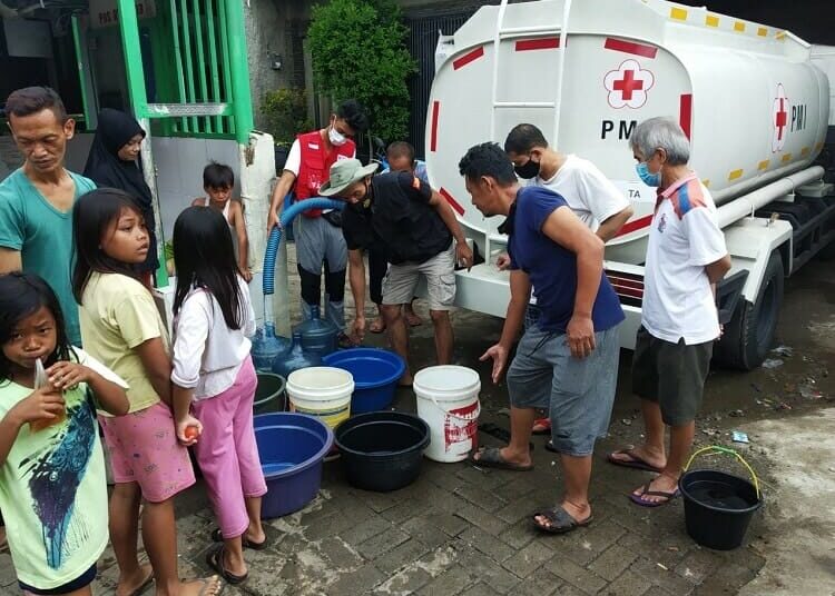 PMI Kota Tangerang Salurkan 10 Ribu Liter Air Bersih