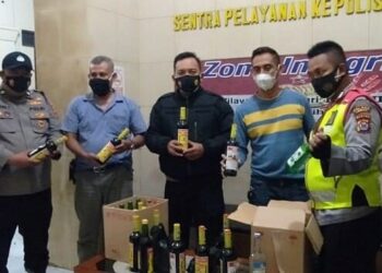 Lima Pemuda dan Puluhan Botol Miras di Rangkasbitung Diamankan