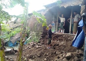 Diterjang Hujan Deras Disertai Angin Kencang, 3 Rumah Warga di Kabupaten Rusak Rusak