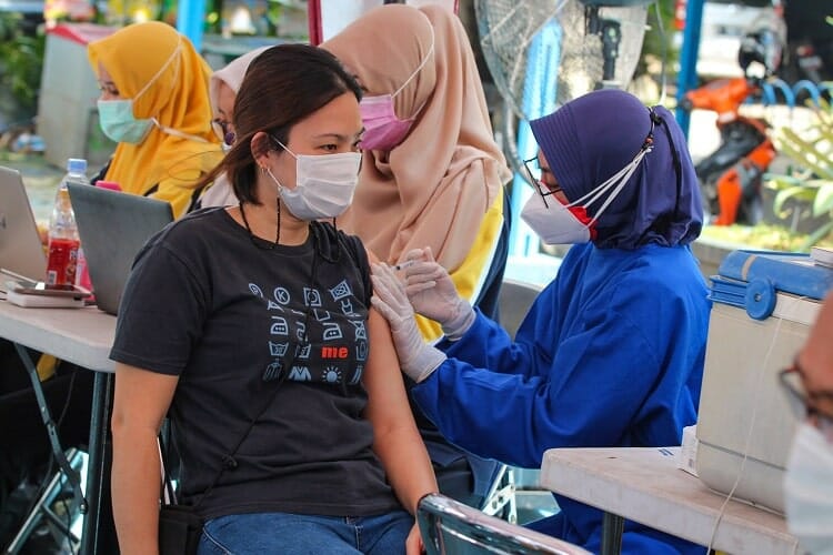 Vaksinasi COVID-19 Pelaku UMKM di Kota Tangerang