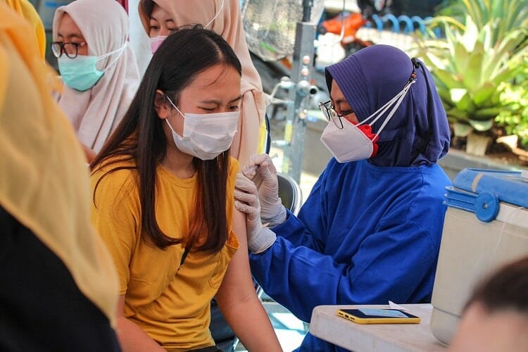 Vaksinasi COVID-19 Pelaku UMKM di Kota Tangerang