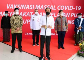 Potret Presiden Jokowi Pantau Vaksinasi di Kabupaten Tangerang