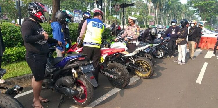 Puluhan Motor Berknalpot Bising di Kota Tangsel Ditilang Polisi