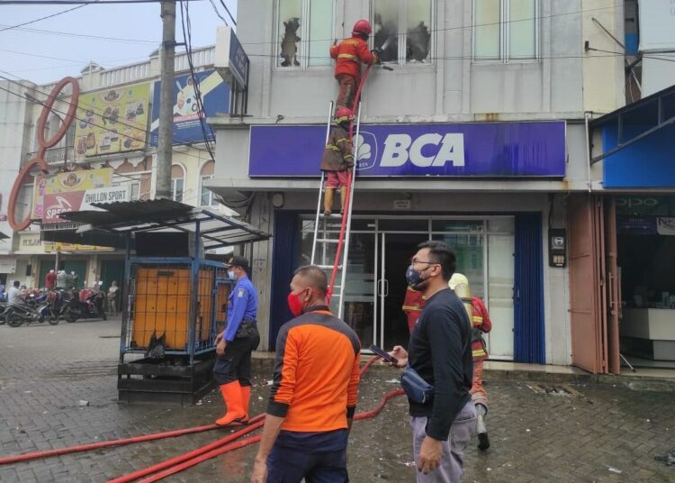Kantor BCA di Cipondoh Tangerang Hangus Terbakar