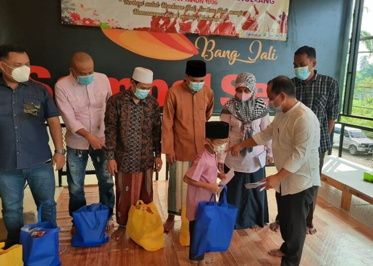 Paguyuban Alumni SMAN 6 Kabupaten Tangerang Santuni Anak Yatim