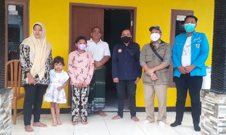 Karang Taruna Kecamatan Pinang Serahkan Hasil Donasi untuk Keluarga Joko Susanto