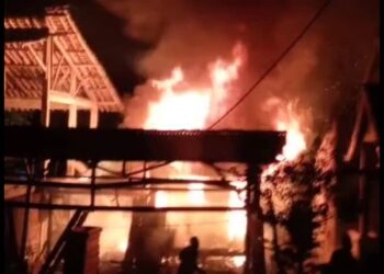 Rumah yang terbakar, di Kecamatan Ciomas. (SIDIK/SATELITNEWS.ID)