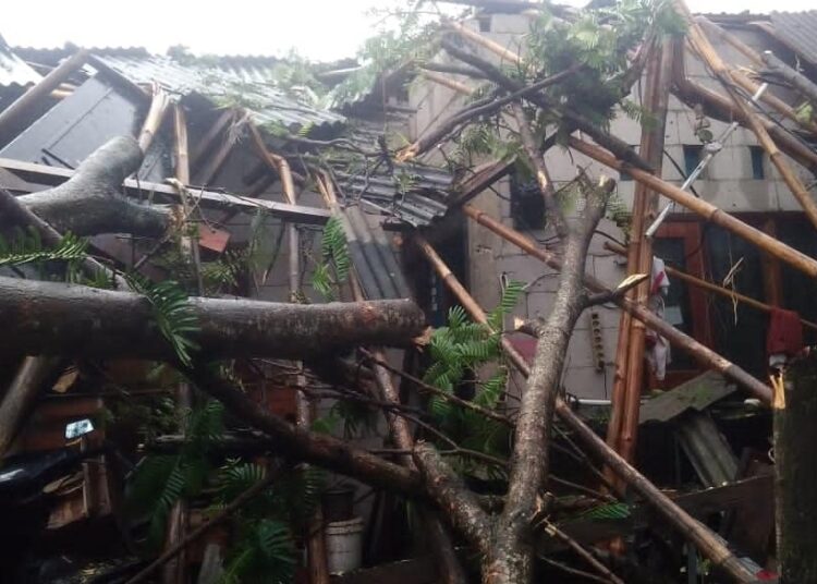 Angin Puting Beliung Rusak Puluhan Rumah di Sindang Jaya