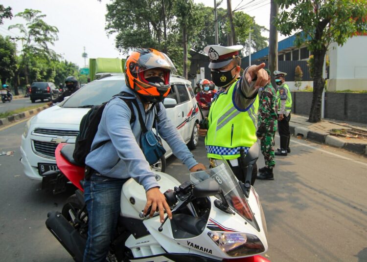 Potret Suasana Penyekatan di Jalan Daan Mogot, Kota Tangerang