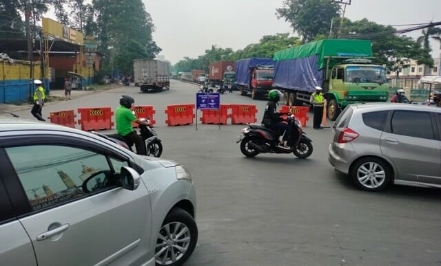 Jalan Daan Mogot Tangerang Diblokade, Masih Banyak Warga yang Ngeyel