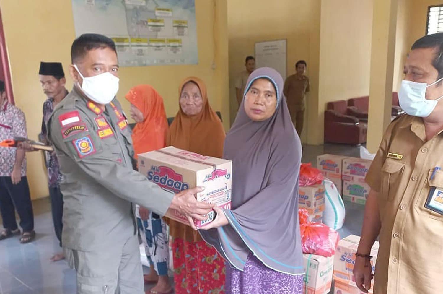 Satpol PP Pandeglang Gencarkan Vaksinasi di Wilayah Binaan