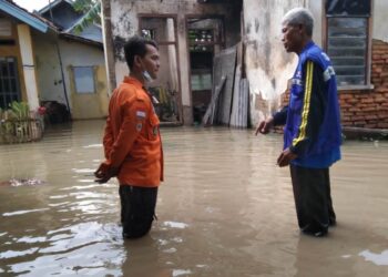Puluhan rumah warga di Desa Cigelam, Kecamatan Ciruas, Kabupaten Serang, terendam banjir, Minggu (26/12/2021). (ISTIMEWA)