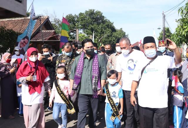 Sambangi Kampung Cengkok Kab Tangerang, Erick Thohir Resmikan Lapangan Voli