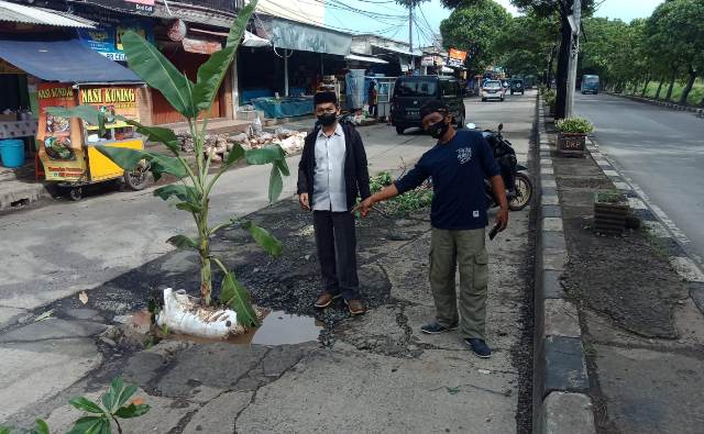 Ditanami Pisang, Jalan Marsekal Suryadharma Tangerang Langsung Diperbaiki