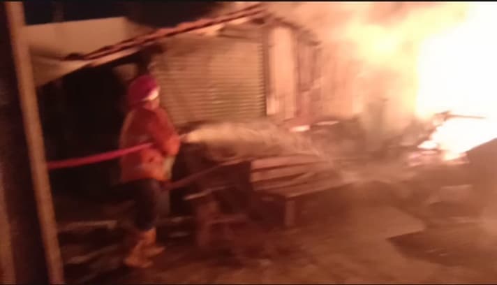 Gudang Kusen Terbakar di Ciledug, 1 Orang Terluka dan Kerugian Rp 900 Juta