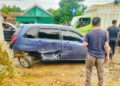 Kondisi kendaraan yang terlibat kecelakaan di Jalan Raya Pandeglang-Rangkas, Selasa (18/1/2022), terlihat rusak berat. (ISTIMEWA)