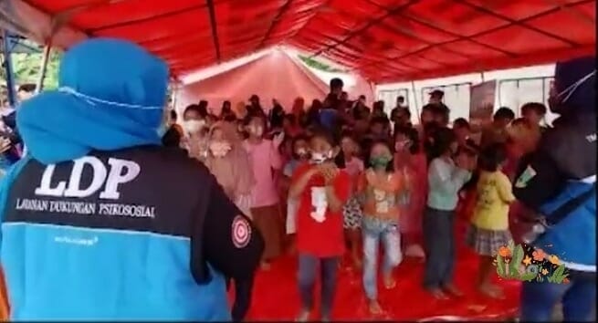 Tim LDP Banten sedang melakukan pelayanan teknik psikososial kepada anak – anak penyintas gempabumi di Pandeglang. (ISTIMEWA)