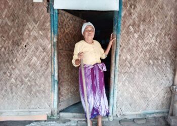 Pengrajin Sapu Lidi di Pakuhaji Berharap Bantuan Bedah Rumah