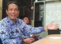 Kepala BPKD Pandeglang, Yahya Gunawan Kasbin, sedang memberikan keterangan kepada wartawan, di ruang kerjanya, Selasa (18/1/2022). (ISTIMEWA)