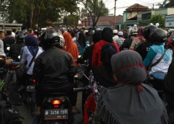 Pengguna Jalan Keluhkan Kemacetan Parah di Jalan Raya Mauk Kab Tangerang