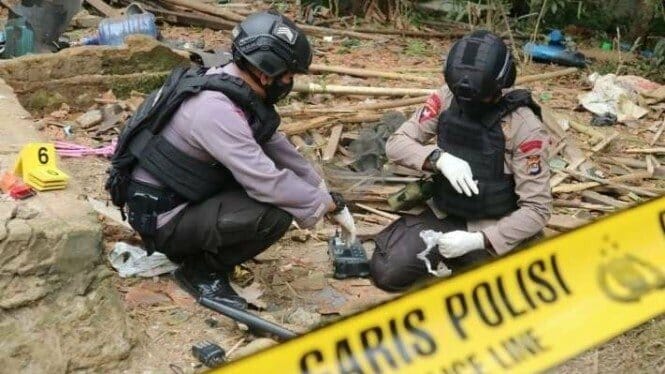 Tim Jihandak Satbrimob Polda Banten, olah TKP ledakan di wilayah Kecamatan Cimanggu, beberapa waktu lalu. (ISTIMEWA)