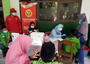 Antusias Anaknya Divaksinasi BINDA Banten, Orangtua Siswa Mengaku Jenuh PJJ