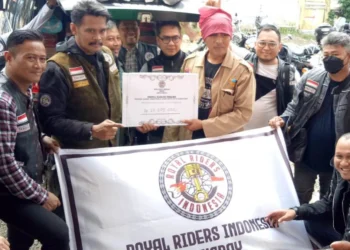Komunitas Motor Royal Riders Indonesia (RORI), salurkan bantuan untuk korban banjir di Kota Serang, Sabtu (5/3/2022). (ISTIMEWA)
