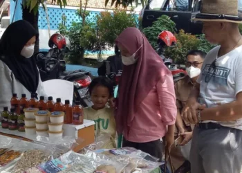 Suasana bazar ramadan di Kecamatan Kramatwatu, Kabupaten Serang, Selasa (19/4/2022). (ISTIMEWA)