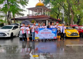 Komunitas Galaci Chapter Banten Bagikan Takjil di Alun-alun Kota Serang