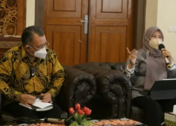 Bupati Pandeglang, Irna Narulita sedang melakukan pertemuan dengan Direktur PT. Jababeka Tbk, Hyanto Wihadhi di Ruang Garuda Pendopo, Kamis (7/4/2022). (ISTIMEWA)