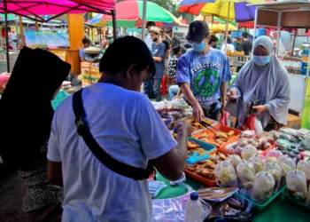 Foto Berburu Takjil di Pasar Lama Kota Tangerang