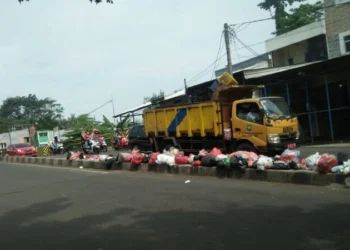 Separator Jalan Raden Fatah Ciledug Dijadikan Tempat Sampah, DLH Kota Tangerang Sebut Pelakunya Warga Tangsel
