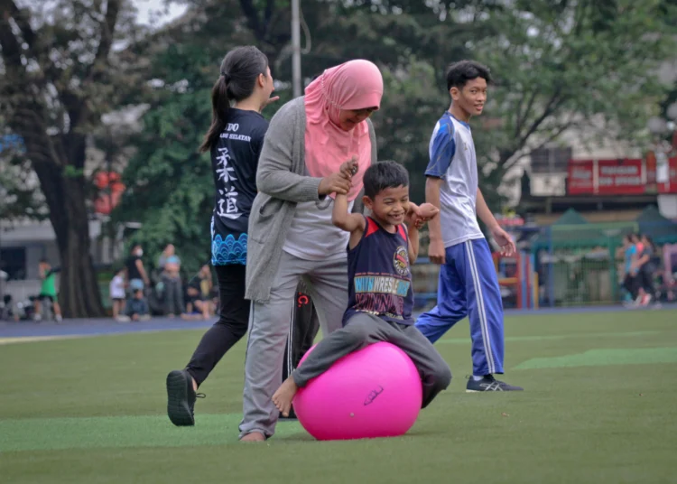 Foto Bermain di Alun-alun Kota Tangerang Saat Libur Sekolah