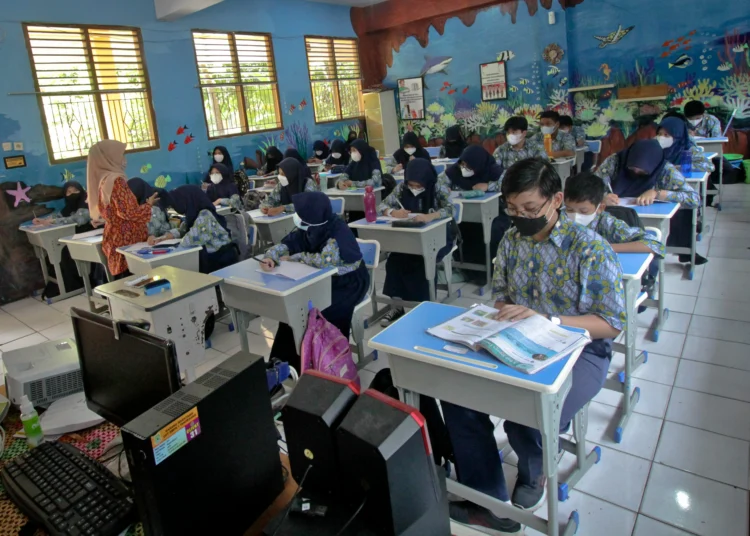 Foto Hari Pertama Sekolah di Kota Tangerang Usai Libur Lebaran
