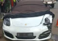 Mobil Sport Porsche Tabrak Ojol di Pinang, Korban Luka Parah di Kaki