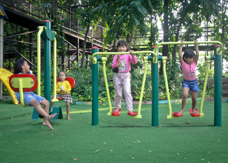 Foto Wisata Saat Libur Sekolah di Taman Hutan Kota