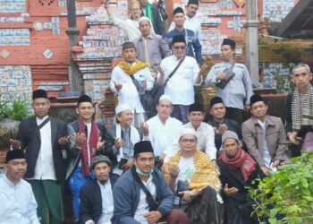 100 Ulama Kabupaten Serang Tur Religi ke Cirebon