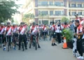 PERSIAPAN–Sejumlah peserta, bersiap-siap untuk start rute sepeda santai yang digelar di Mapolda Banten, Minggu (19/6/2022). (ISTIMEWA)