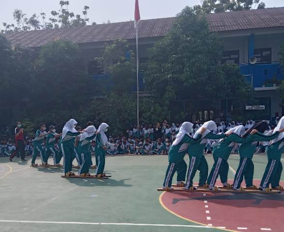SMPN 10 Kota Tangerang Gelar Olahraga Tradisional