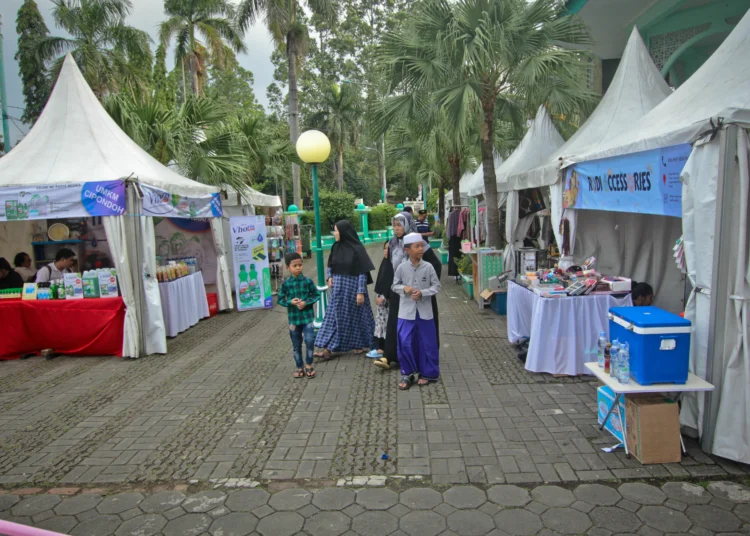 Foto Bazar UMKM di Masjid Al Azhom Kota Tangerang