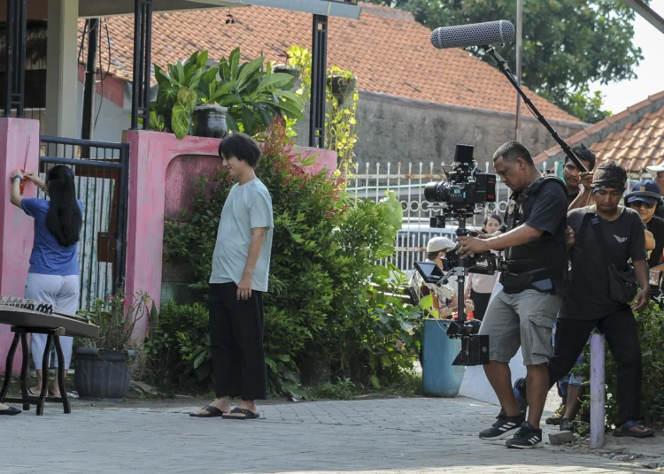 Foto Produksi Film Tentang Budaya Cina Benteng di Kampung Tehyan