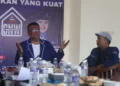 PIMPIN RAPAT: Cak Nawa saat memimpin rapat DPC Partai Demokrat Kabupaten Tangerang. (ISTIMEWA)
