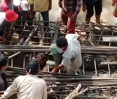 Dua Pekerja Jembatan Salaraja Lebak Tertimbun Besi, Evakuasi Berlangsung Dramatis