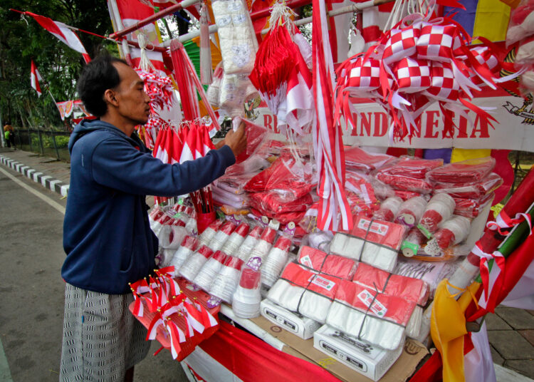 Foto Pedagang Pernak-Pernik HUT Kemerdekaan di Tangerang