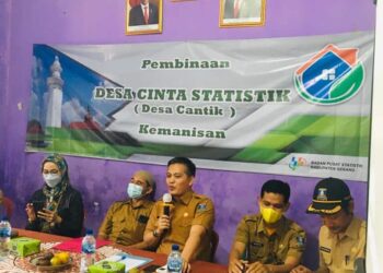 Petugas BPS melakukan pembinaan terhadap masyarakat, tentang Desa Cinta Statistik, Rabu (10/8/2022). (ISTIMEWA)